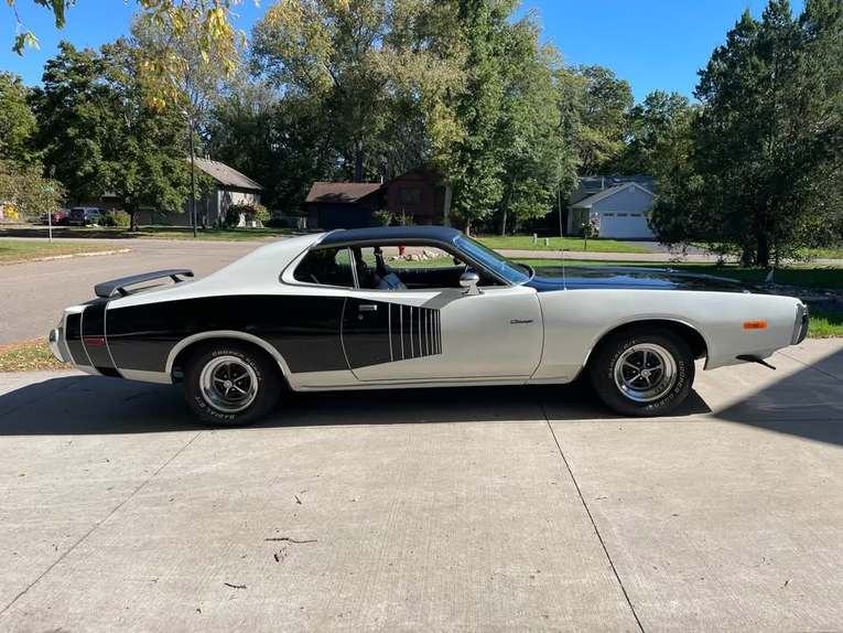 Dodge-Charger-1974-white-black-3