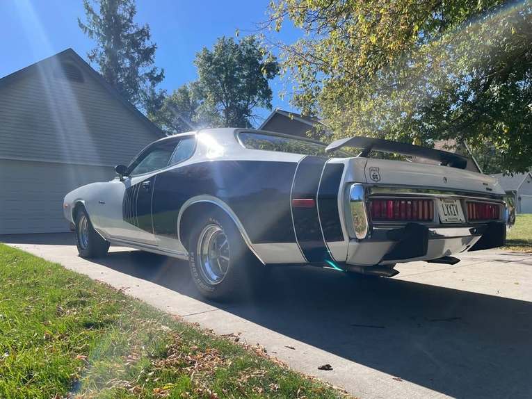Dodge-Charger-1974-white-black-4