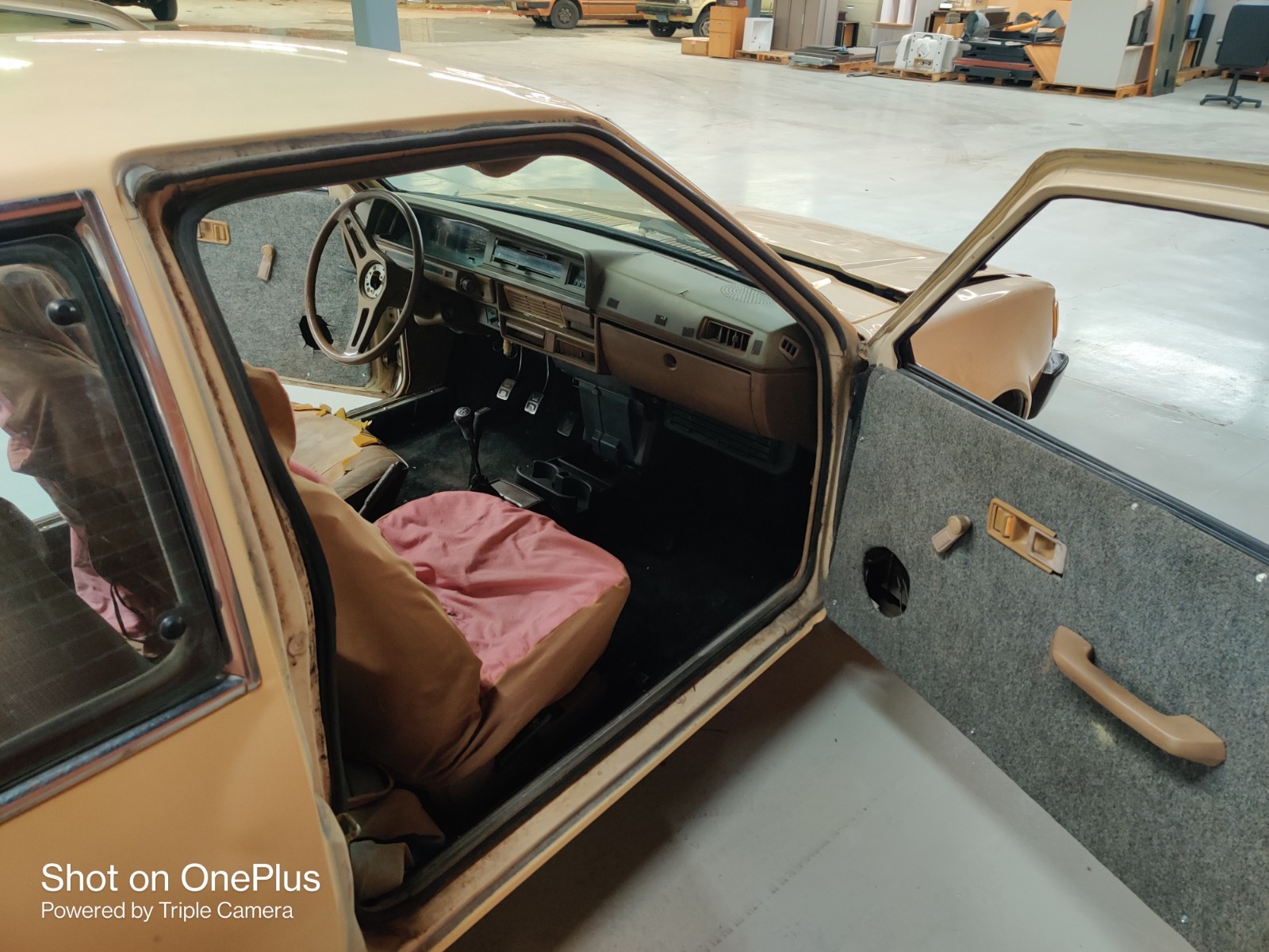 Dodge-Colt-1984-Hatchback-4
