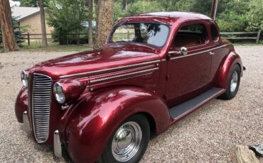 Dodge-Custom-1937-Red-Tan-1