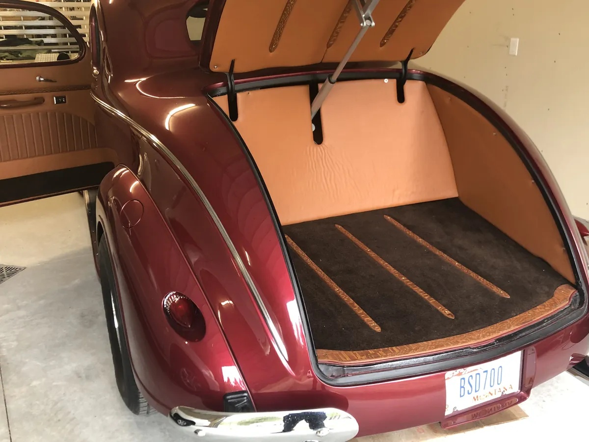 Dodge-Custom-1937-Red-Tan-10