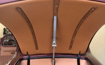 Dodge-Custom-1937-Red-Tan-11