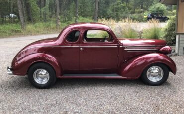 Dodge-Custom-1937-Red-Tan-2