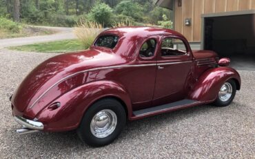 Dodge-Custom-1937-Red-Tan-4