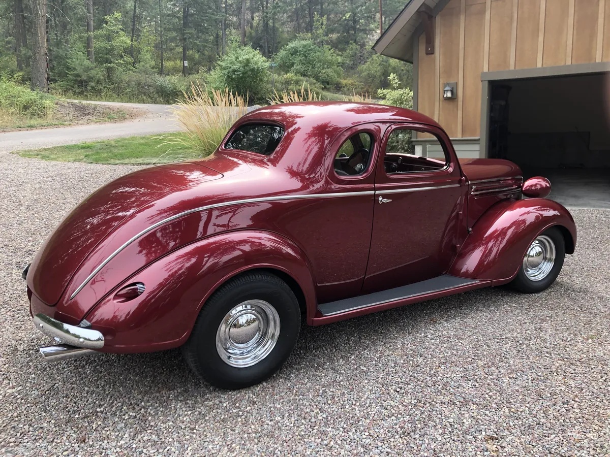 Dodge-Custom-1937-Red-Tan-4