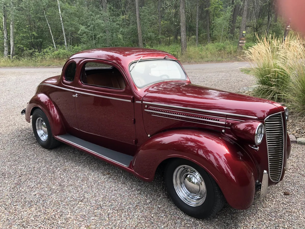 Dodge-Custom-1937-Red-Tan-5