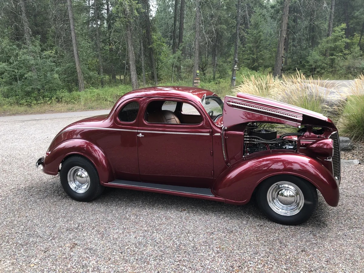 Dodge-Custom-1937-Red-Tan-6