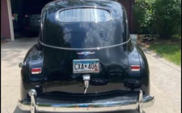 Dodge-Custom-1940-Sedan-2