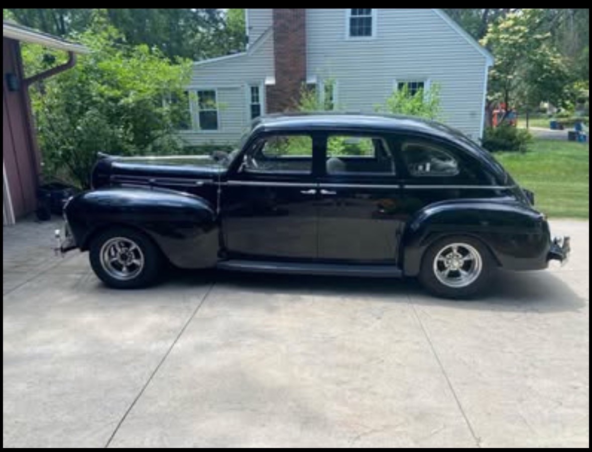 Dodge-Custom-1940-Sedan