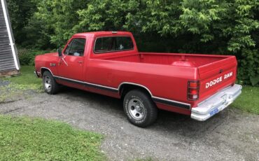 Dodge-D150-1986-Red-Red