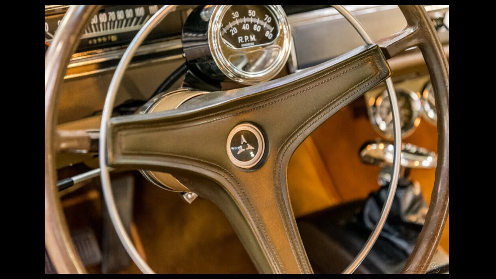 Dodge-Dart-1968-Pale-Yellow-With-Black-Hood-Tan-14