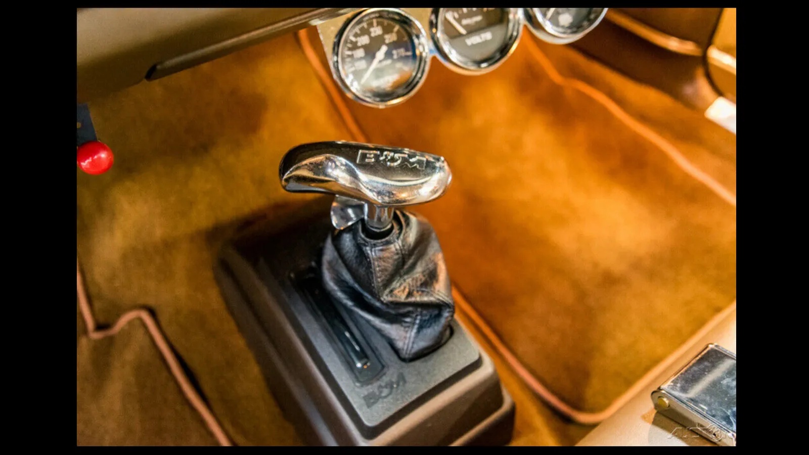 Dodge-Dart-1968-Pale-Yellow-With-Black-Hood-Tan-15