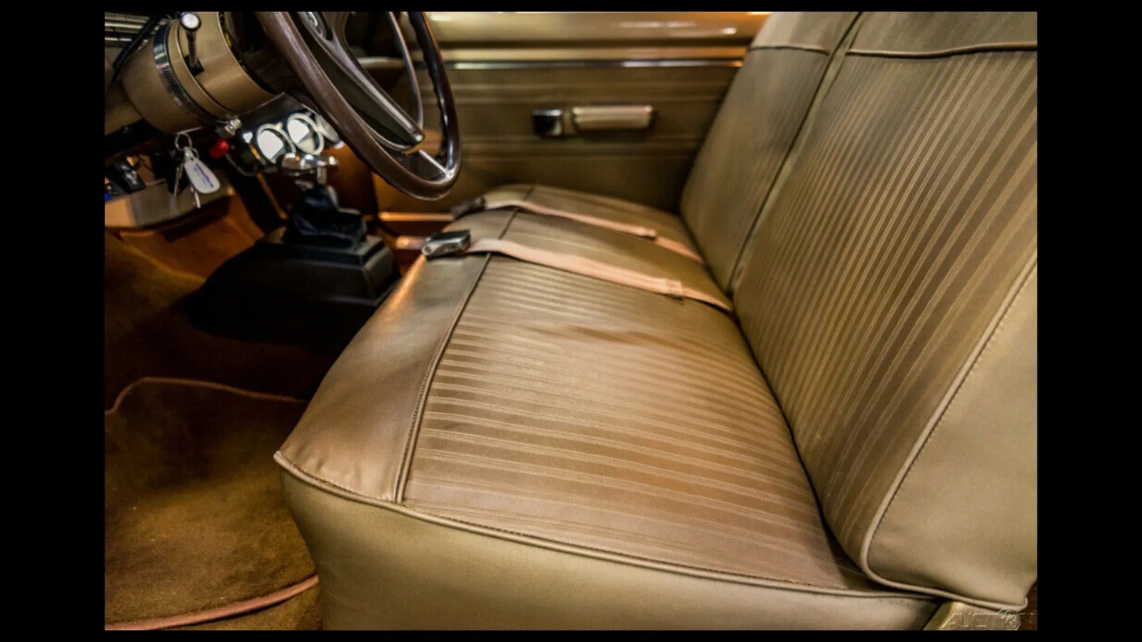 Dodge-Dart-1968-Pale-Yellow-With-Black-Hood-Tan-17