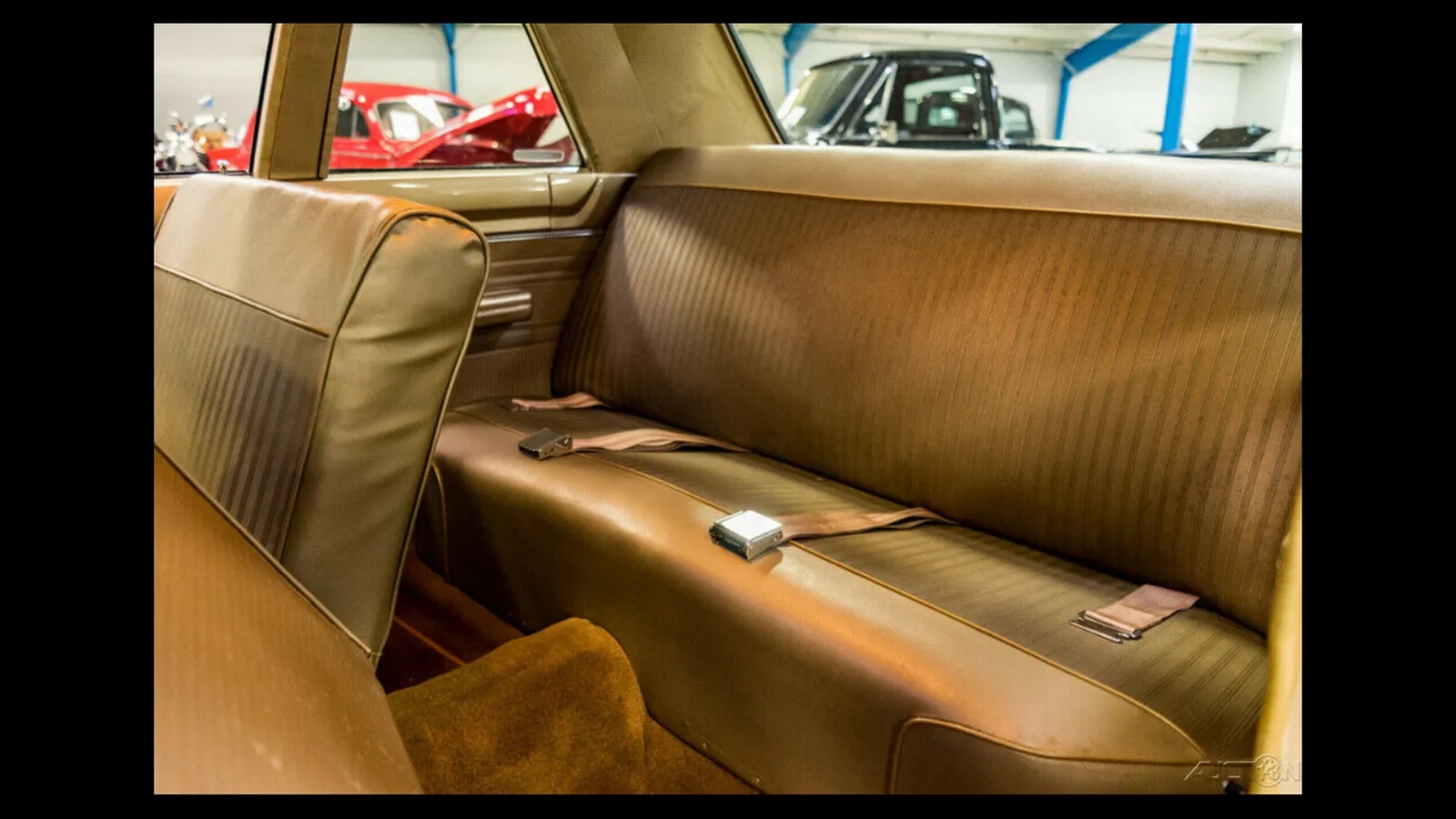 Dodge-Dart-1968-Pale-Yellow-With-Black-Hood-Tan-18