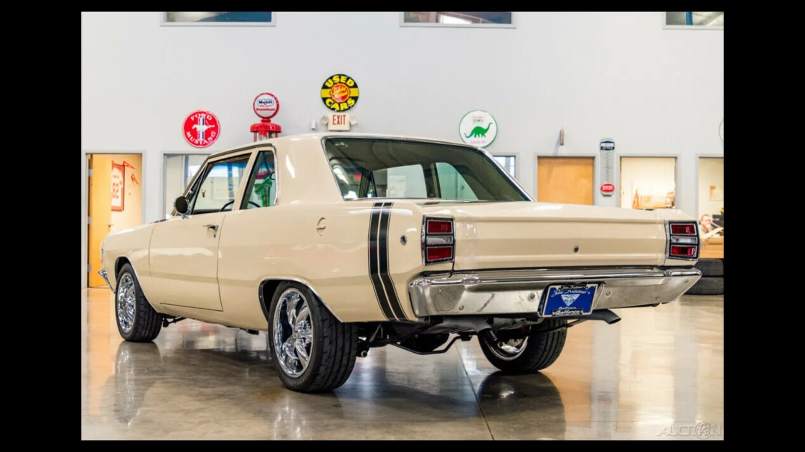 Dodge-Dart-1968-Pale-Yellow-With-Black-Hood-Tan-5