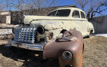Dodge-Deluxe-1947-Sedan-1