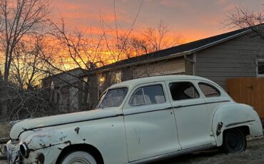 Dodge-Deluxe-1947-Sedan