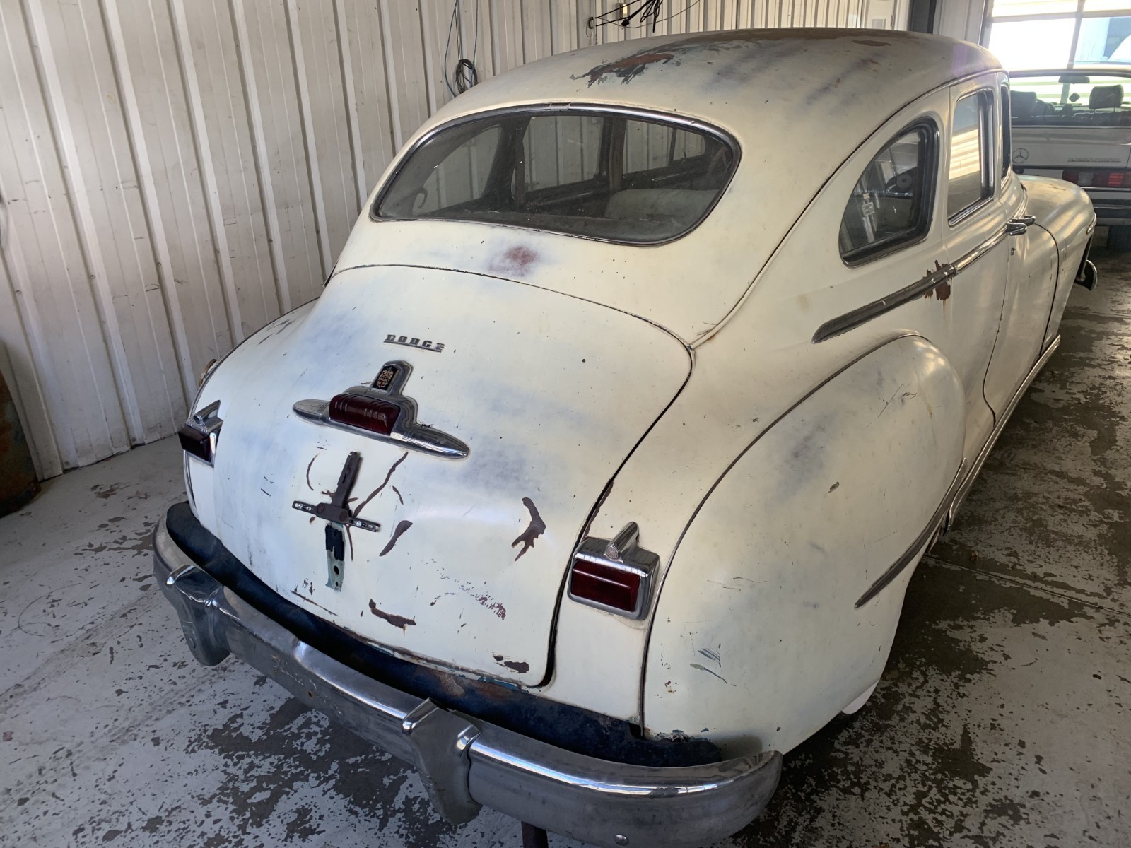 Dodge-Deluxe-1947-Sedan-6