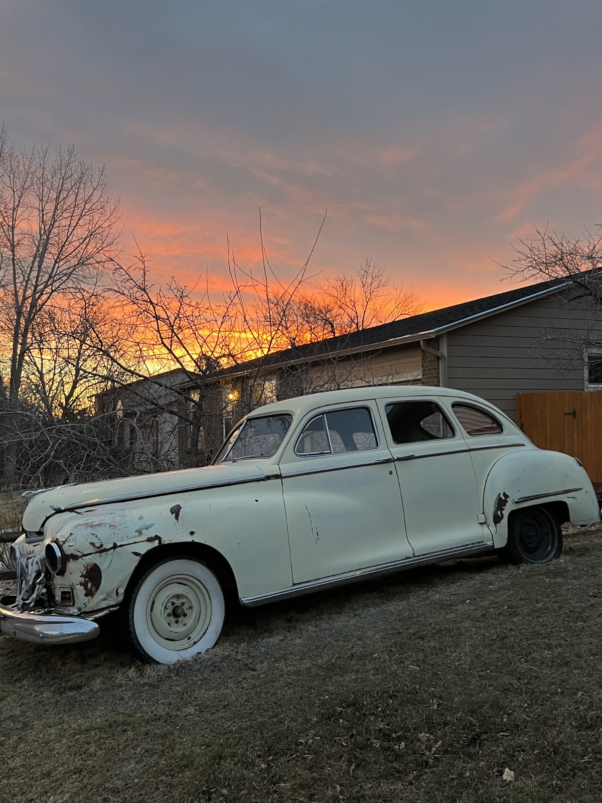Dodge-Deluxe-1947-Sedan