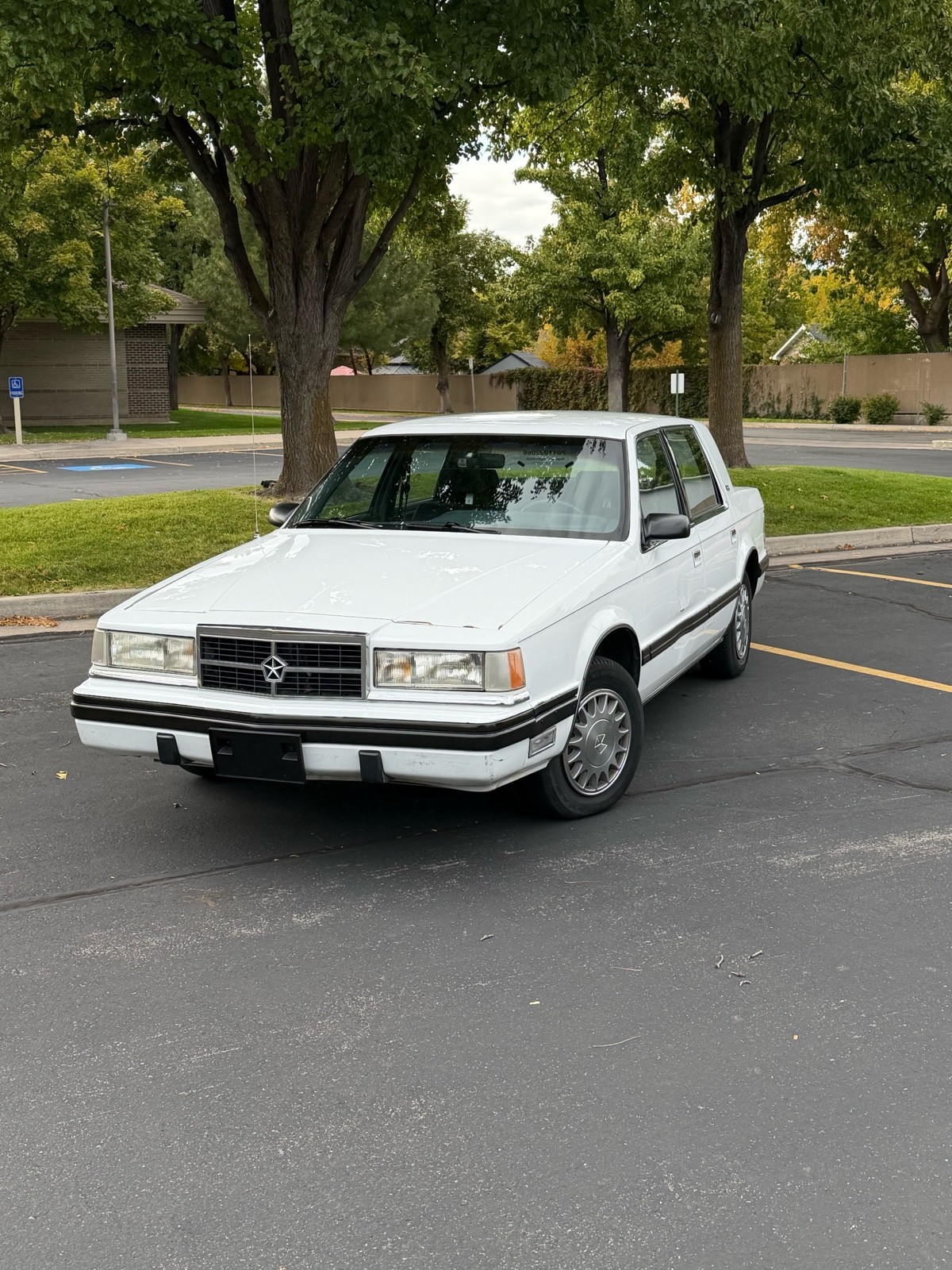 Dodge Dynasty 1990 Sedan