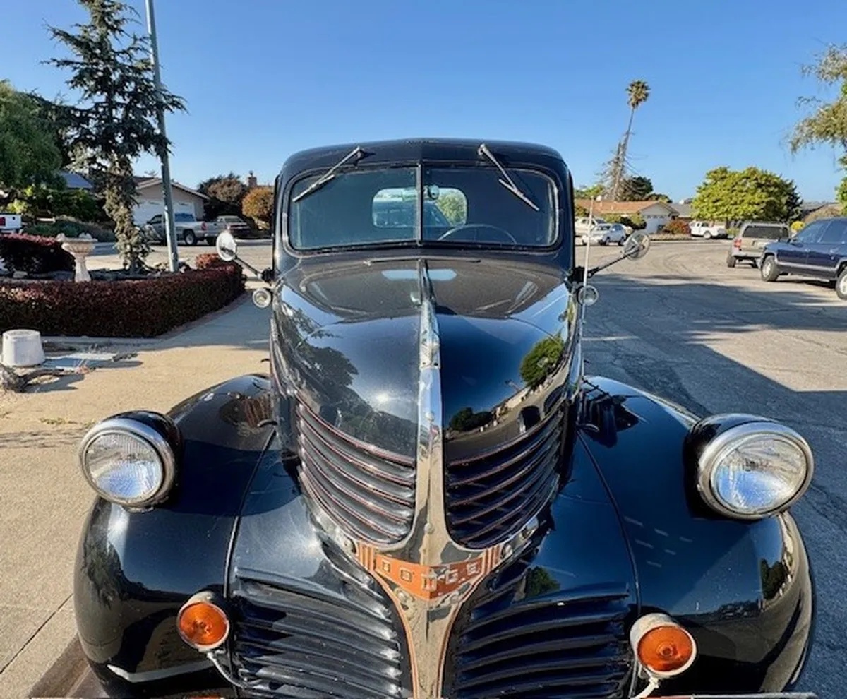 Dodge-Pickup-1947-Black-Black-2