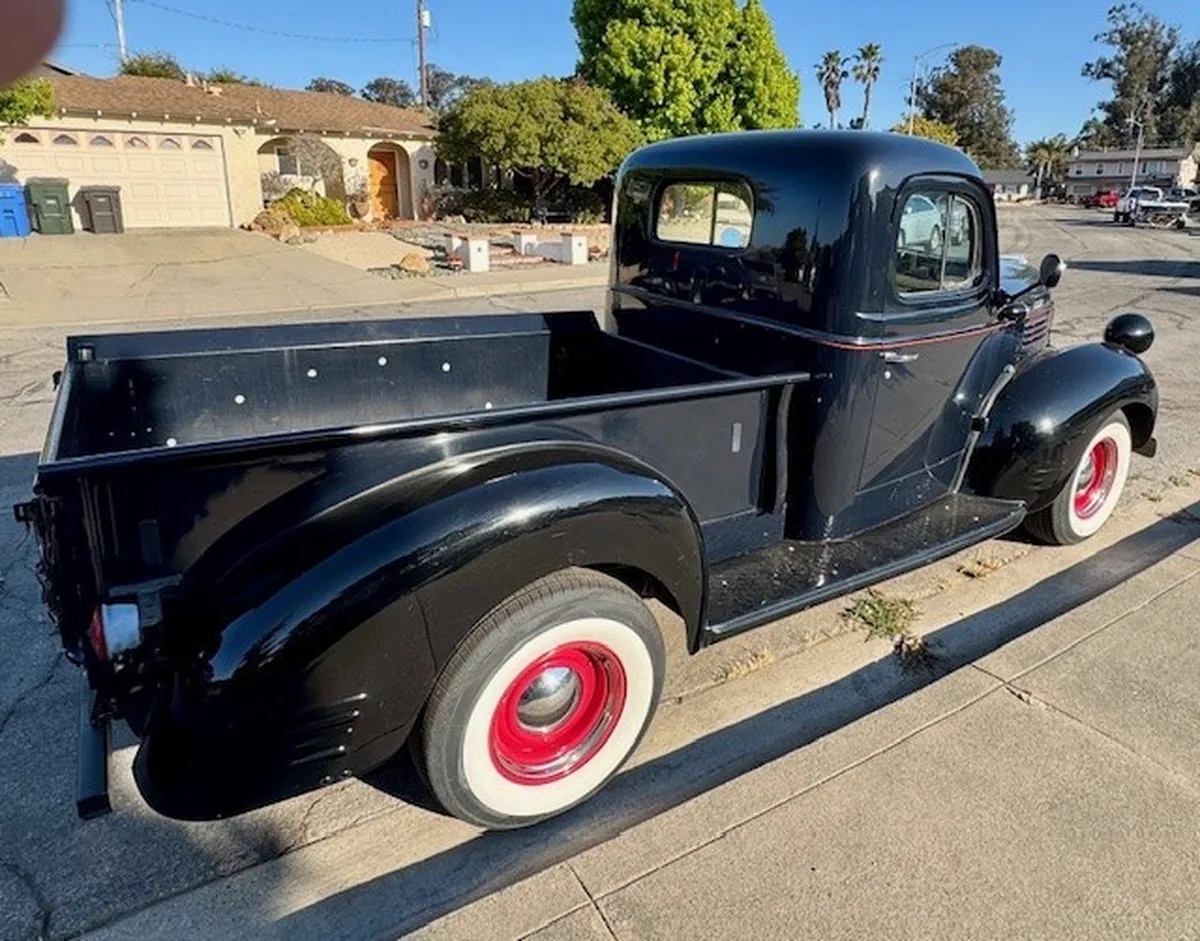 Dodge-Pickup-1947-Black-Black-6