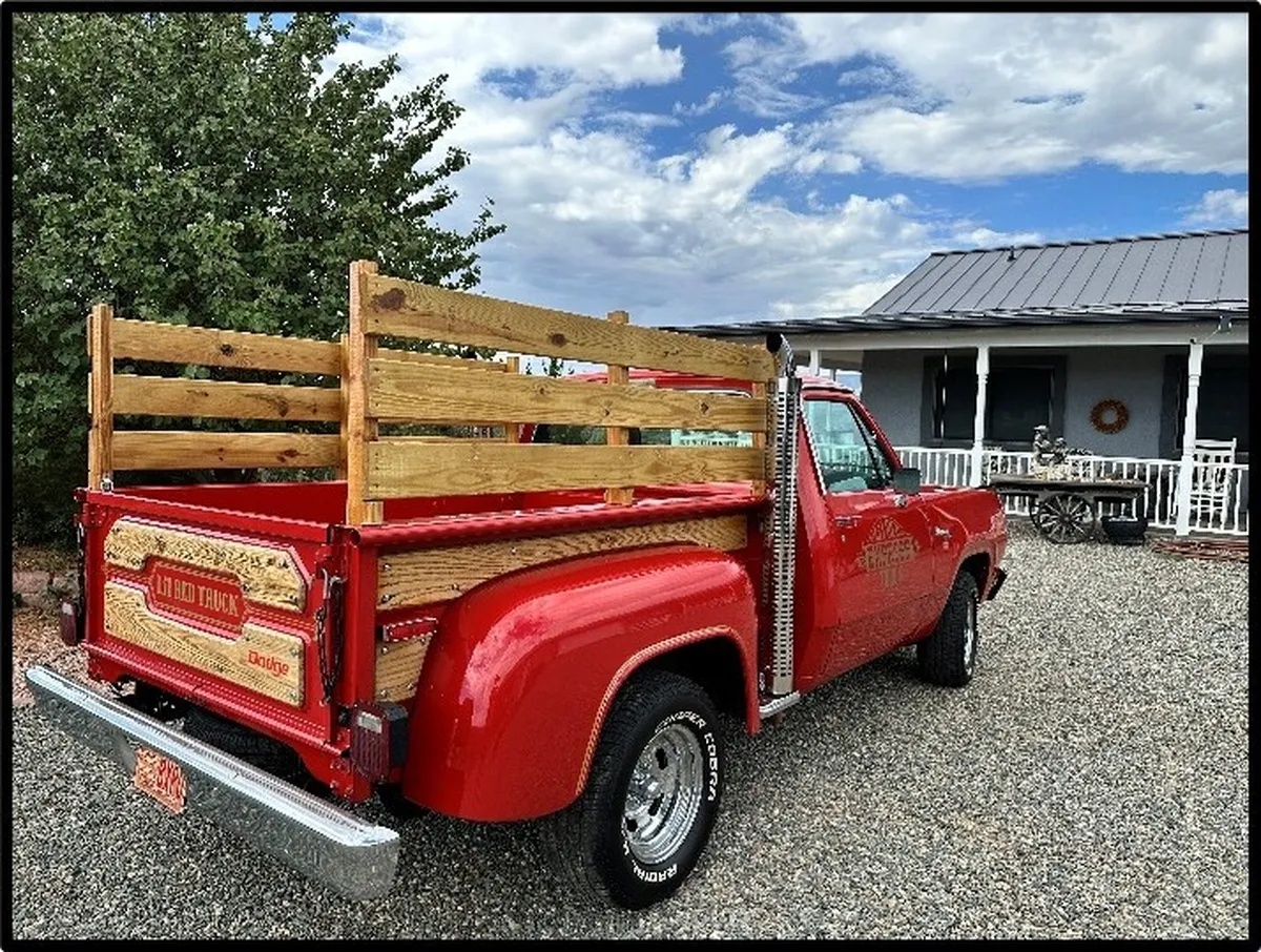Dodge-Pickup-1978-Red-Red-19