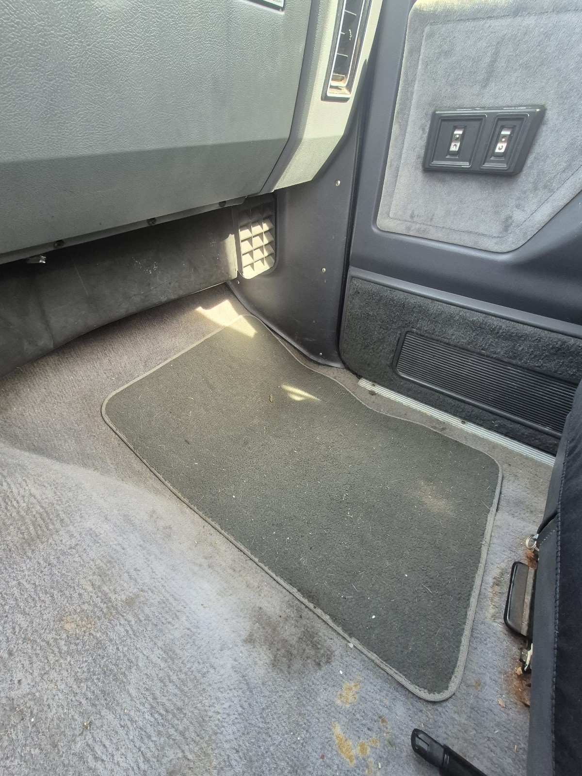 Dodge-Ram-1500-1990-10