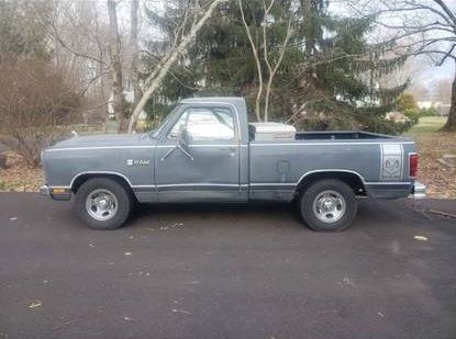 Dodge-Ram-1985-1