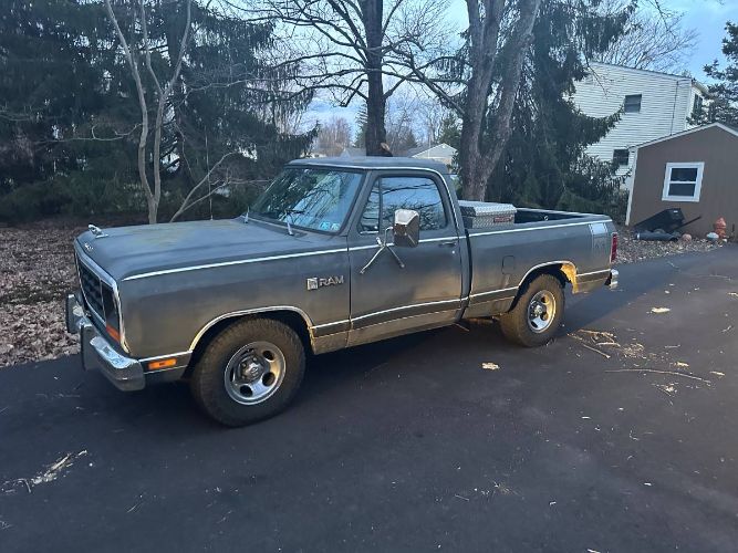 Dodge-Ram-1985-4