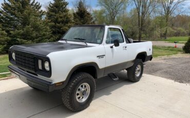 Dodge-Ramcharger-1977-SUV