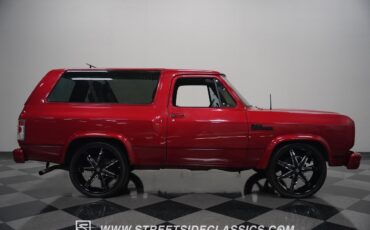 Dodge-Ramcharger-1992-SUV-17