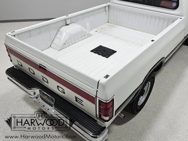 Dodge-W-Series-1992-Standard-Cab-Pickup-11