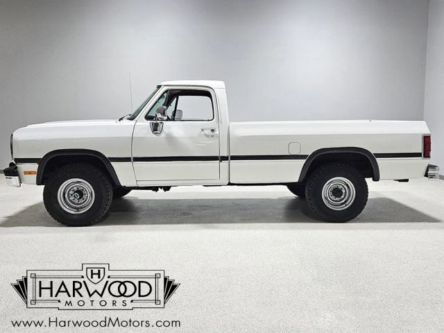 Dodge-W-Series-1992-Standard-Cab-Pickup-2