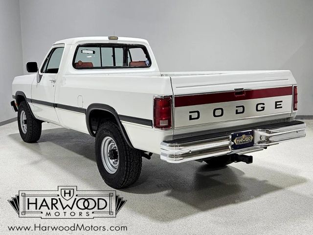 Dodge-W-Series-1992-Standard-Cab-Pickup-3