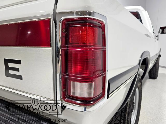 Dodge-W-Series-1992-Standard-Cab-Pickup-31