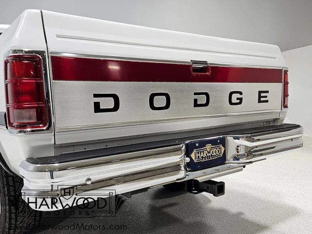 Dodge-W-Series-1992-Standard-Cab-Pickup-33