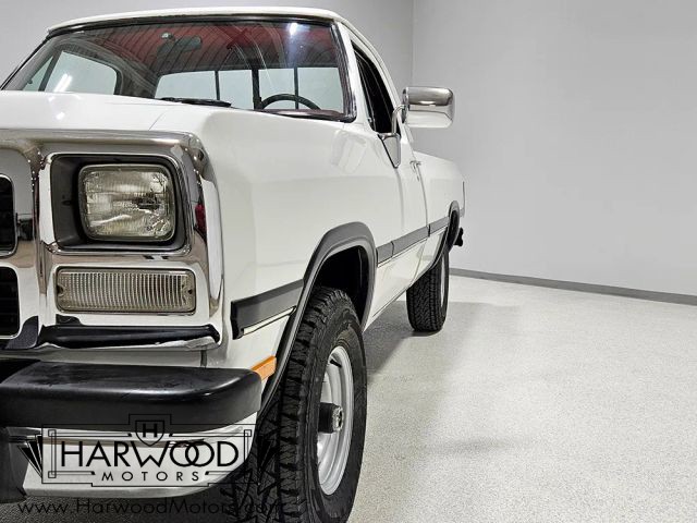 Dodge-W-Series-1992-Standard-Cab-Pickup-34