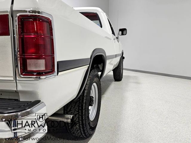Dodge-W-Series-1992-Standard-Cab-Pickup-35