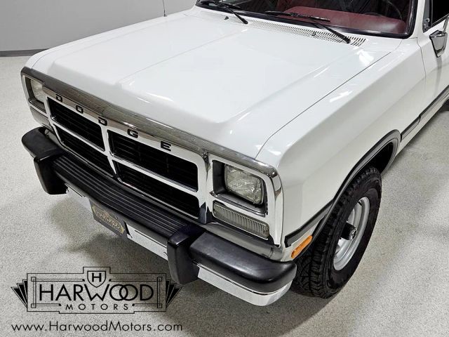Dodge-W-Series-1992-Standard-Cab-Pickup-9