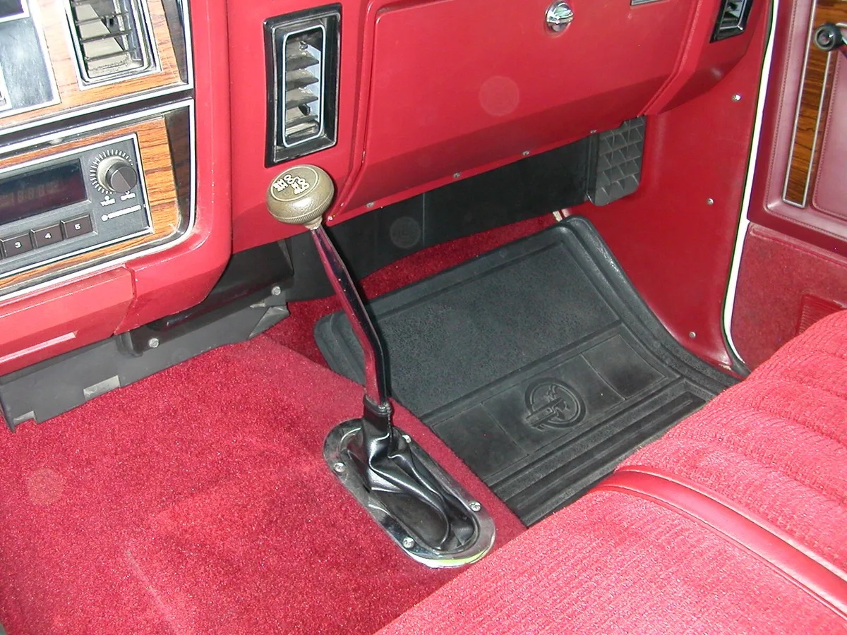 Dodge-W-series-1985-White-Red-12