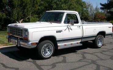 Dodge-W-series-1985-White-Red-2