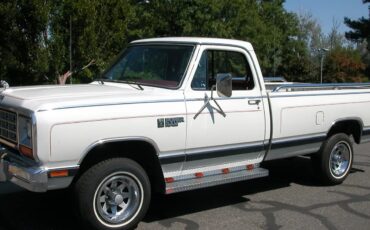 Dodge-W-series-1985-White-Red-3