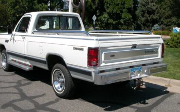 Dodge-W-series-1985-White-Red