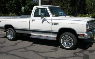 Dodge-W-series-1985-White-Red-5