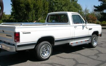 Dodge-W-series-1985-White-Red-8