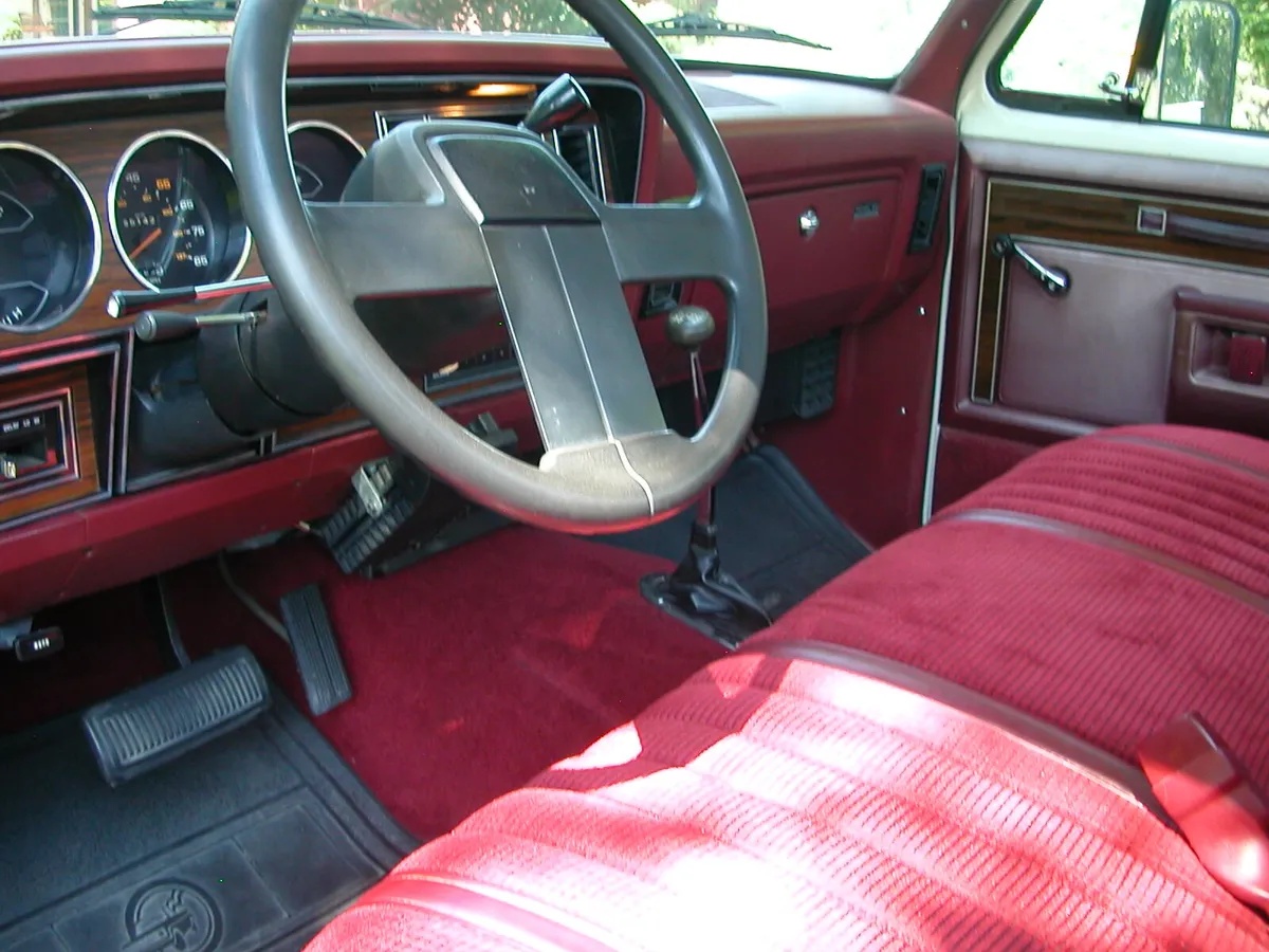 Dodge-W-series-1985-White-Red-9