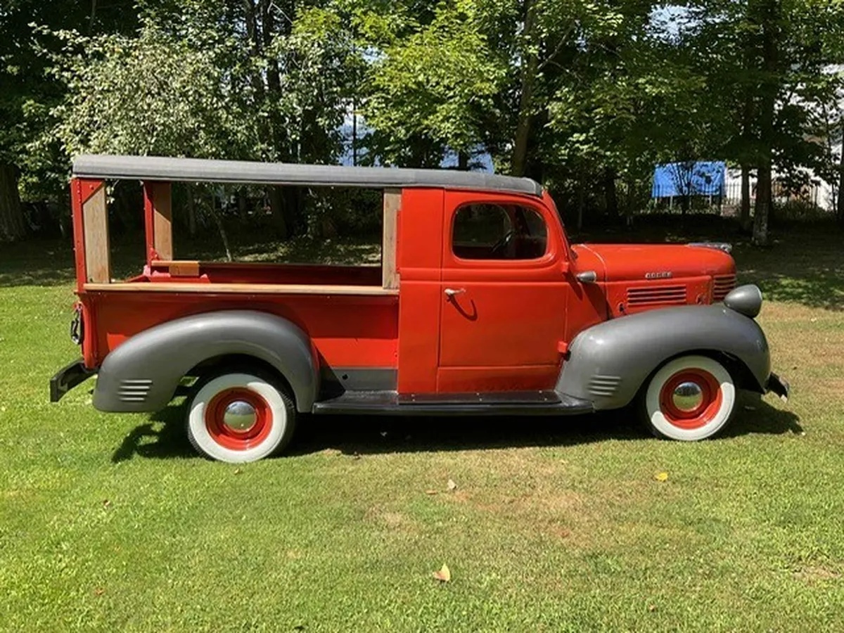 Dodge-Wc-1941-Red-And-Gray-Black-2