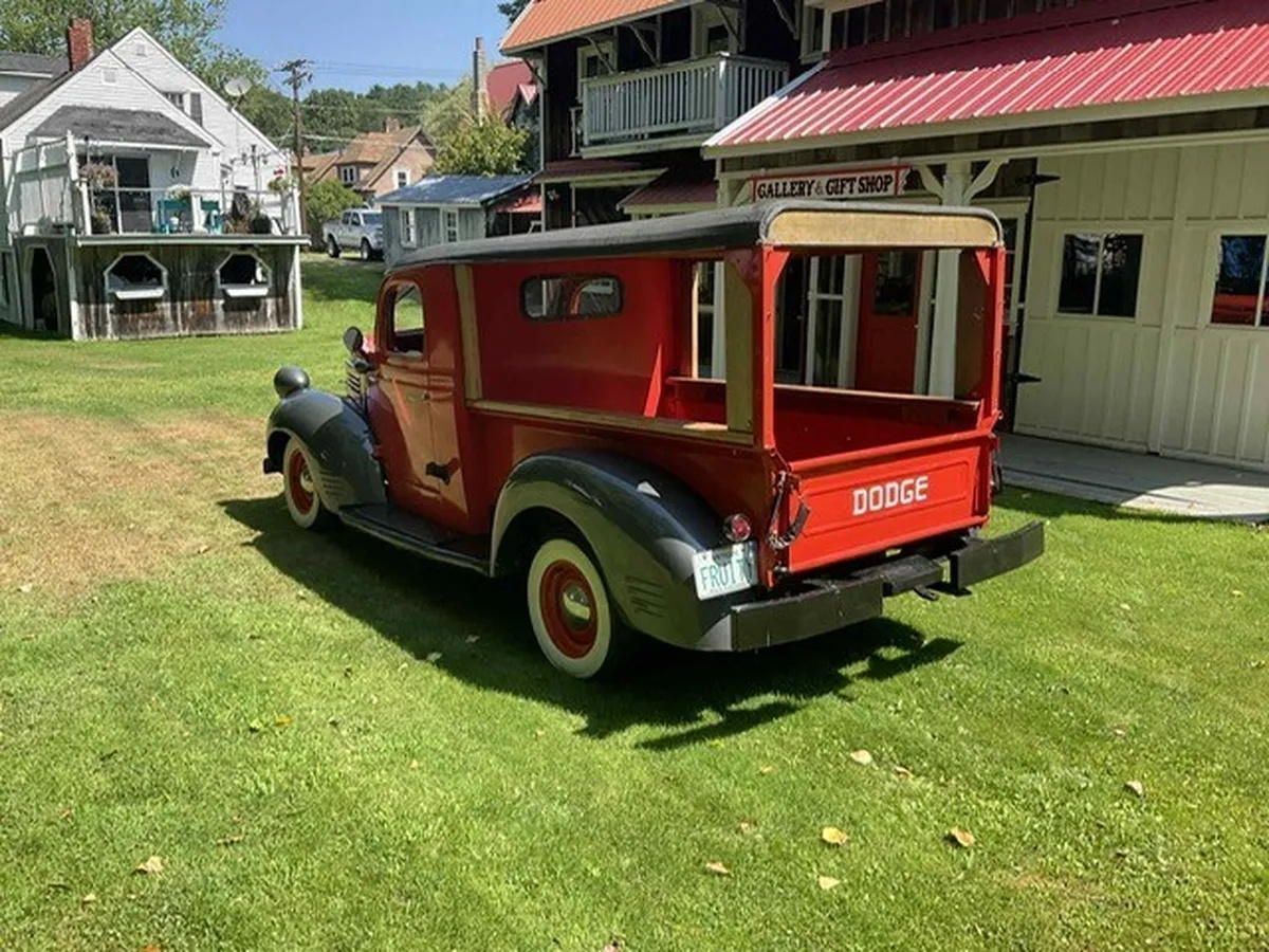 Dodge-Wc-1941-Red-And-Gray-Black-3
