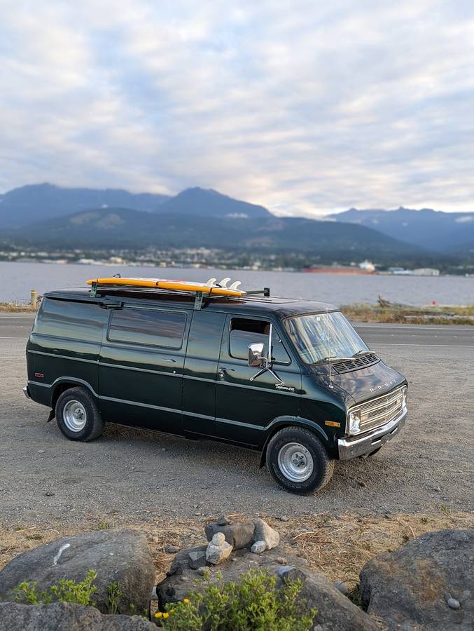 Dodge-b200-1977-green-16